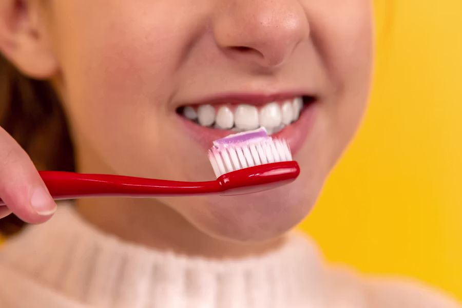 Pulizia professionale dei denti in studio — Odontomedica San Matteo